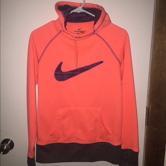 Nike Sweaters - EUC Women’s Nike dri-fit hoodie, Sz small